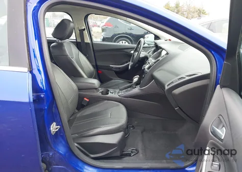 2014 Ford Focus Titanium z USA, uszkodzony, nr VIN 1FADP3J26EL253124